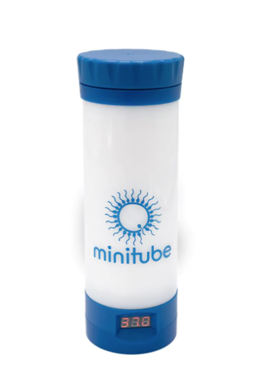 Portable incubator with adjustable temperature