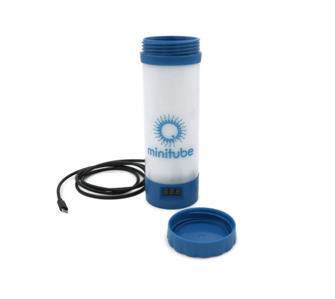 Portable incubator with adjustable temperature